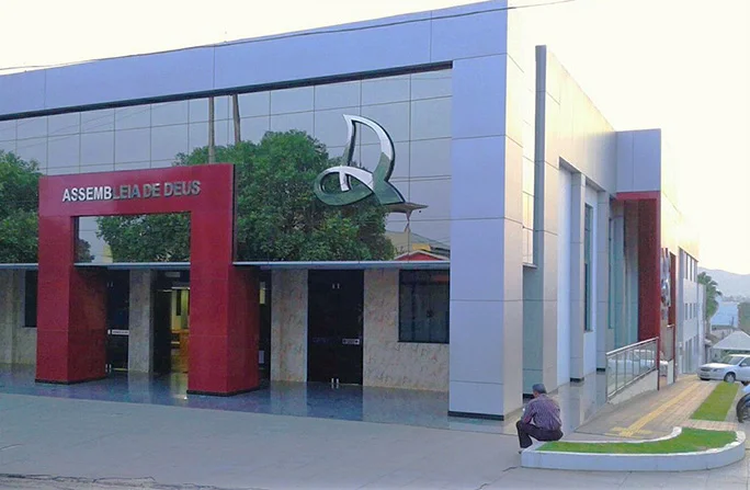 IEADCAL — Igreja Evangélica Assembleia de Deus, fachada da sede